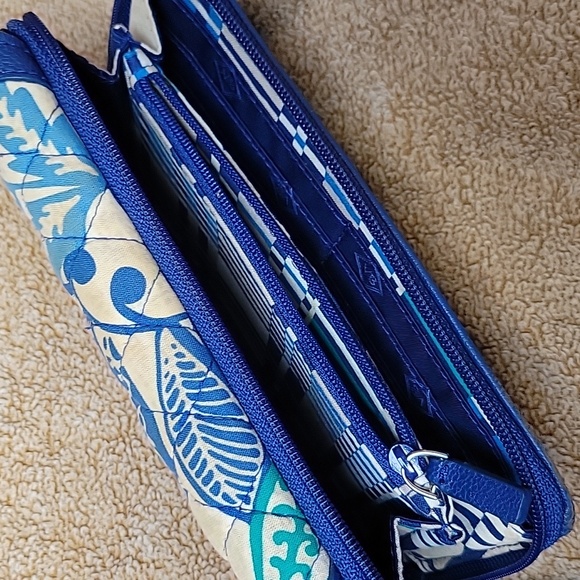 Vera Bradley Wallet Wristlet - Picture 4 of 6
